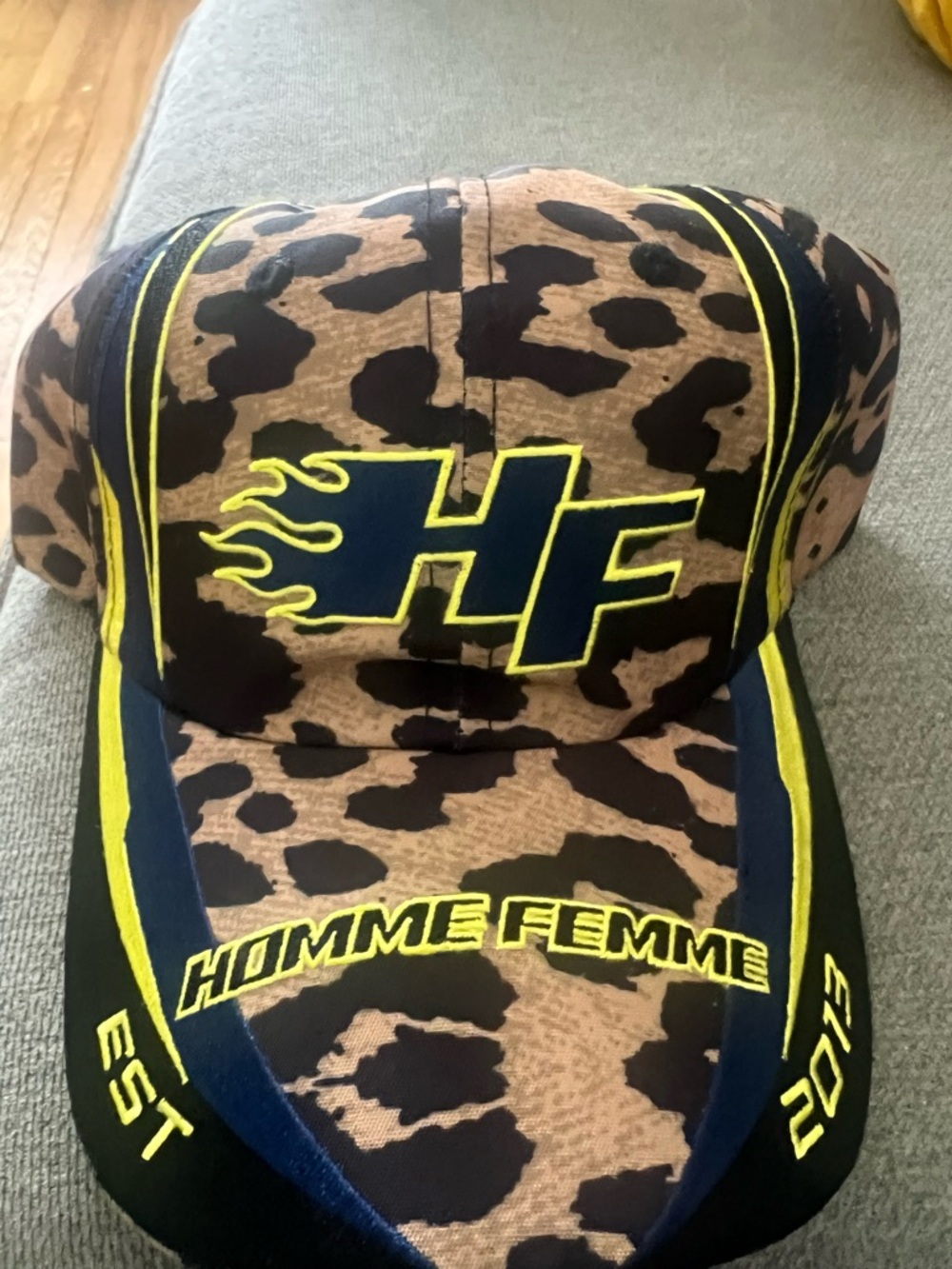 Homme Femme Leopard Print Baseball Cap with Neon Yellow Trim